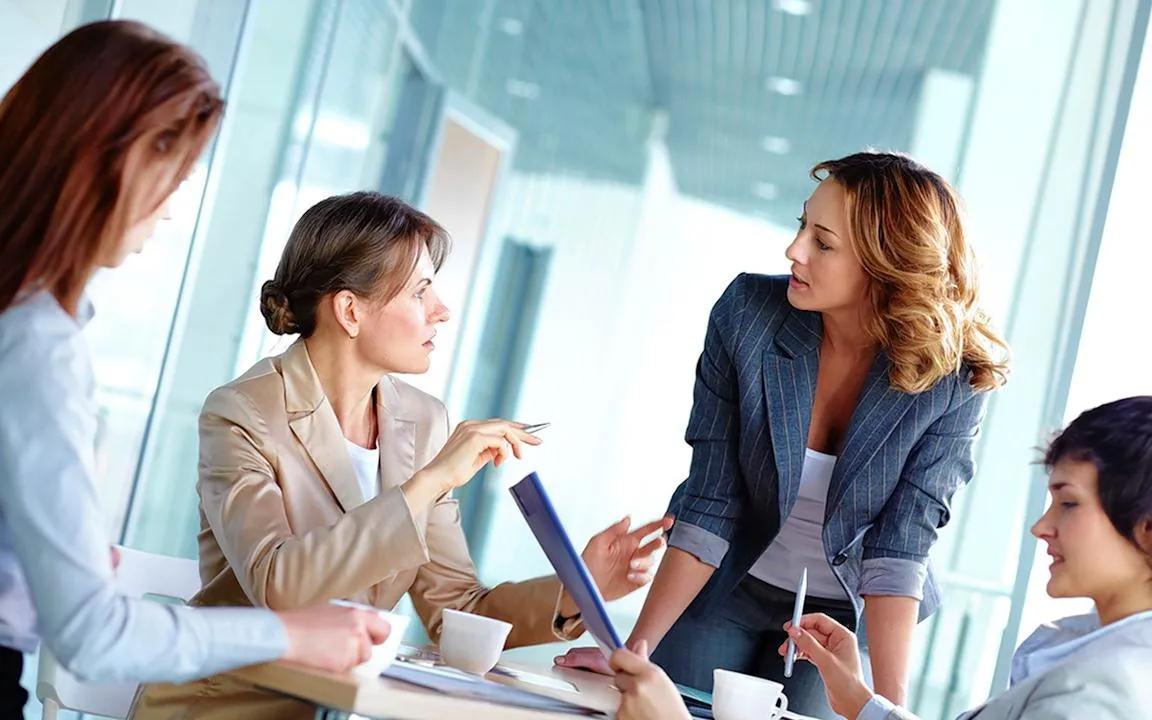 چرا خانمها آینده ی فروش B2B هستند؟